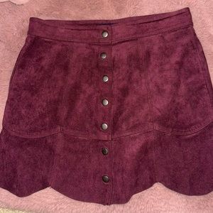 American eagle button front scalloped hem faux suede burgundy mini skirt sz 10